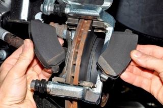 Замена тормозных колодок Volkswagen Amarok  в Жуковском